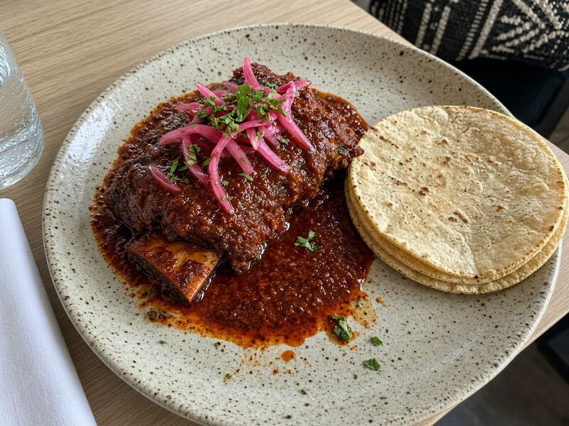 Costilla en adobo short rib